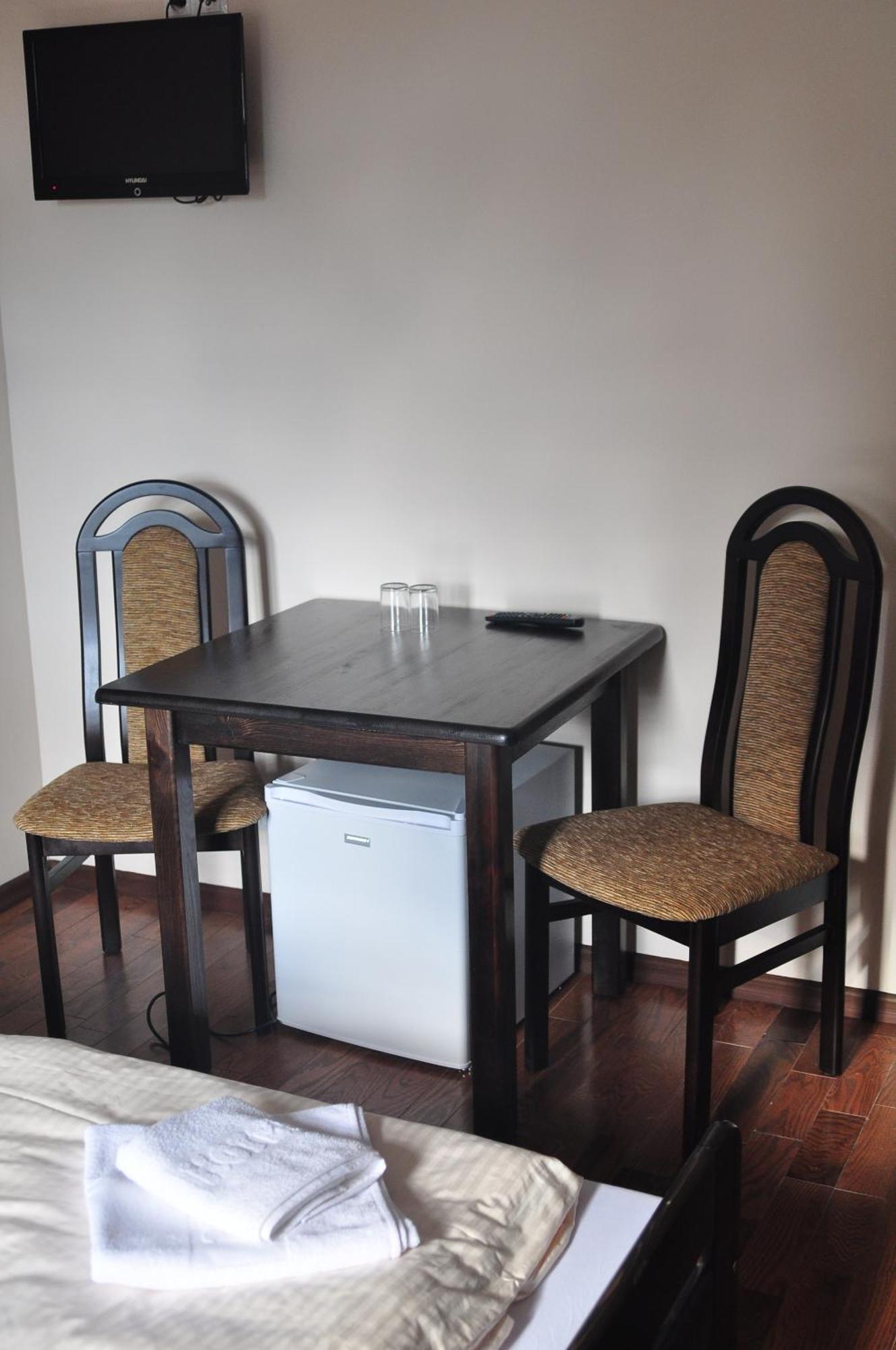 Hotelik Hermes Pieniezno Rum bild