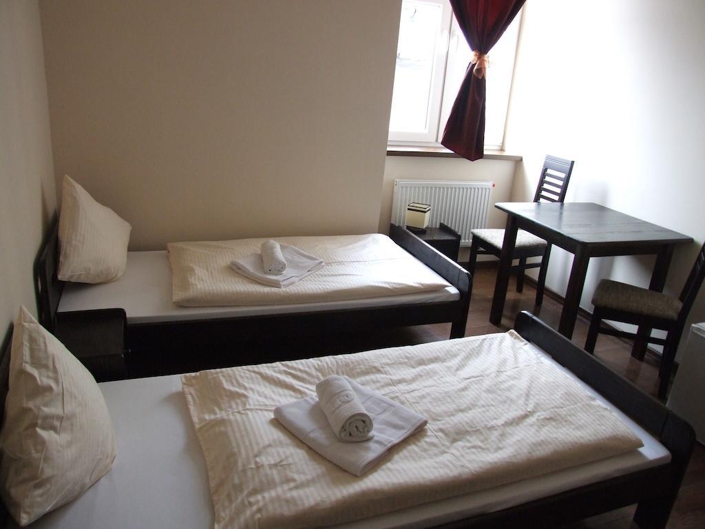 Hotelik Hermes Pieniezno Rum bild