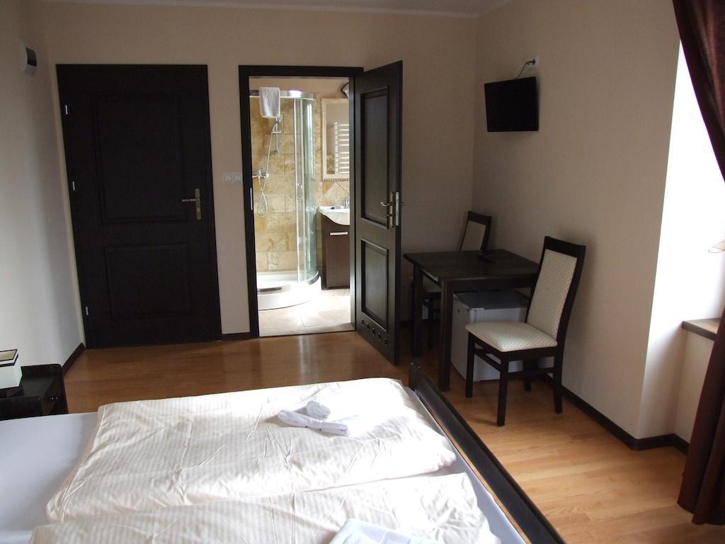 Hotelik Hermes Pieniezno Exteriör bild