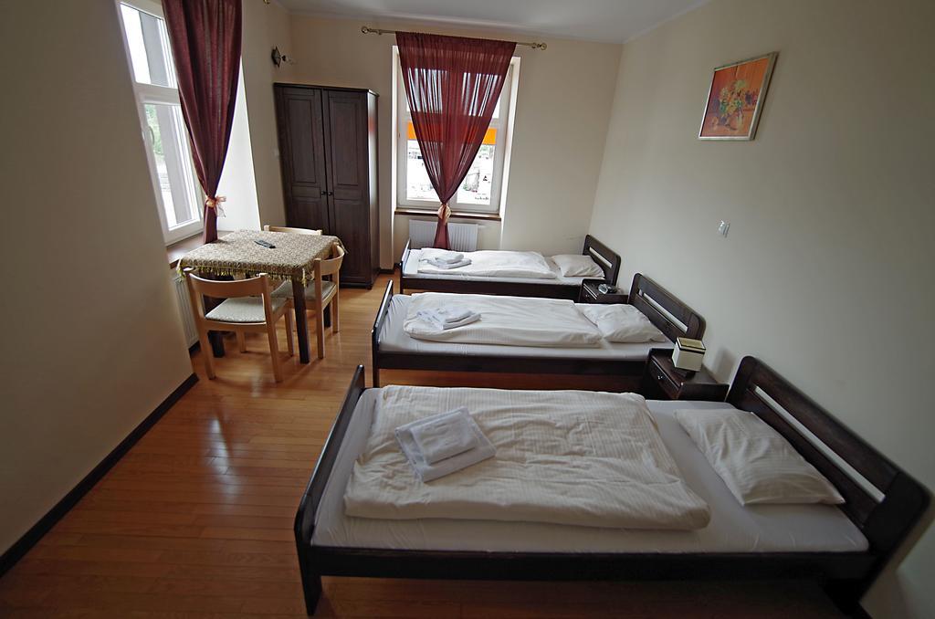 Hotelik Hermes Pieniezno Exteriör bild