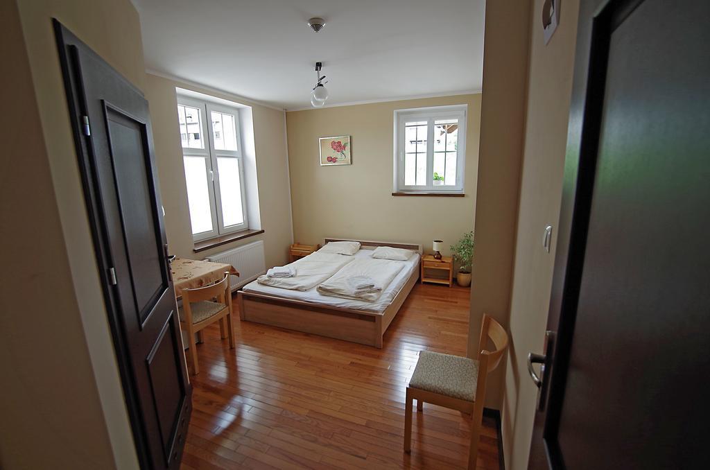 Hotelik Hermes Pieniezno Exteriör bild